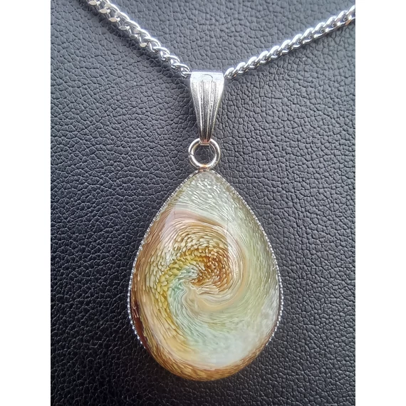 Gyanta csepp medál (18x25 mm) nemesacél nyakláncon 14. – elegáns női ékszer