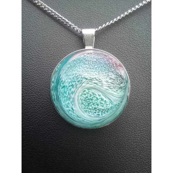 Gyanta kerek medál (25 mm) nemesacél nyakláncon 27.– elegáns női ékszer