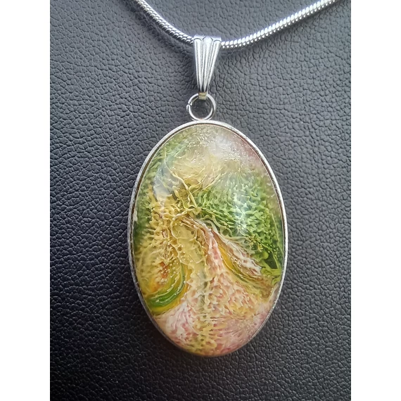 Gyanta ovális medál (20x30 mm) nemesacél nyakláncon 25.– elegáns női ékszer