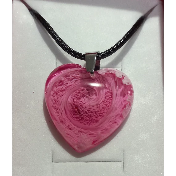 Gyanta nyaklánc – szív medál, közepes (23x23 mm) 20.