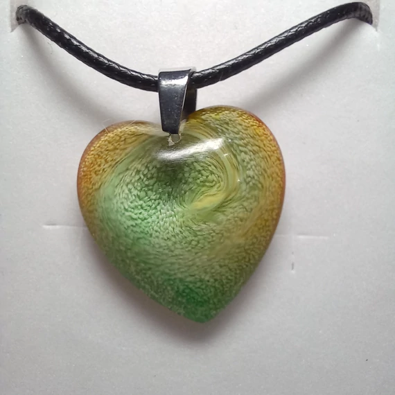 Gyanta nyaklánc – szív medál, közepes (23x23 mm) 27.