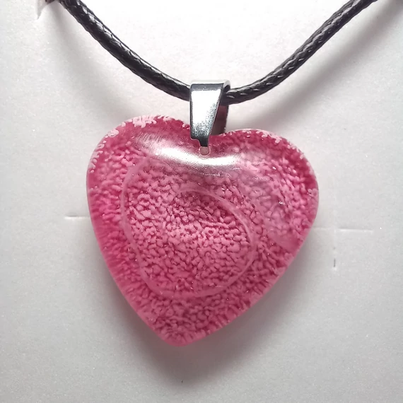 Gyanta nyaklánc – szív medál, közepes (23x23 mm) 28.